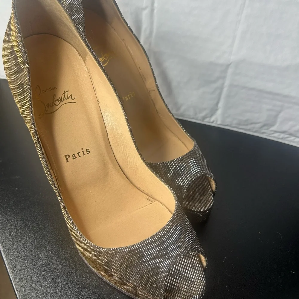 Christian Louboutin Black and Gold Stiletto Heels - Picture 4 of 6